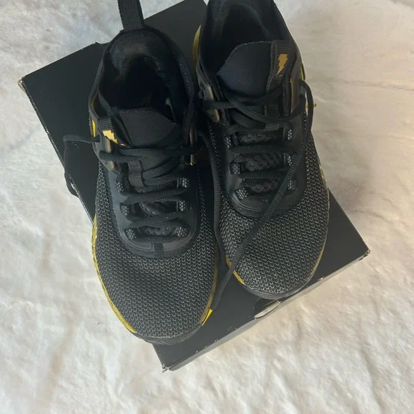 Under Armour Project Rock Shoes Anti Hero Black Yellow 7Y Womens 8.5 Black Adam - Picture 3 of 8